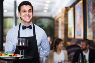 Kelsem Ricardo Rios Lima mostra como viajar bem é possível com planejamento: descubra onde comer bem gastando pouco em qualquer destino.