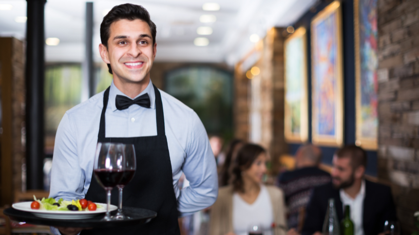 Kelsem Ricardo Rios Lima mostra como viajar bem é possível com planejamento: descubra onde comer bem gastando pouco em qualquer destino.