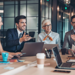 Estruturar equipes multidisciplinares de sucesso exige colaboração intencional, comunicação clara e metas compartilhadas — visão defendida por Bráulio Henrique Dias Viana.