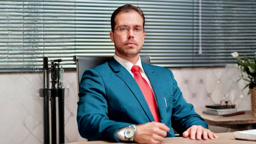 Ao observar o cenário internacional, Felipe Rassi destaca as principais tendências da dívida em situação especial e explica o avanço e a maturidade crescente do mercado brasileiro.